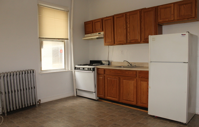 1 bed, 1 bath, 14 sqft, $900, Unit #1R