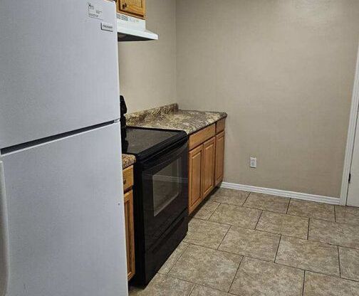 2 beds, 1 bath, $1,595