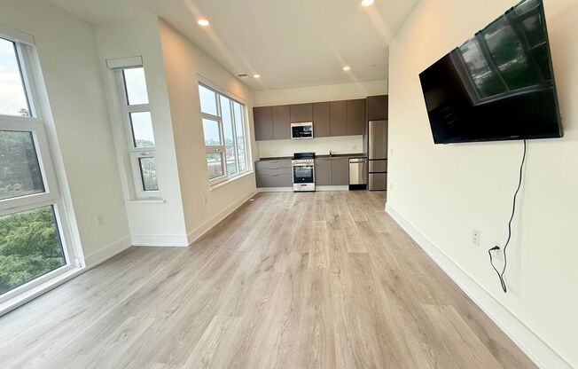 1 bed, 1.5 baths, 773 sqft, $2,499, Unit 404