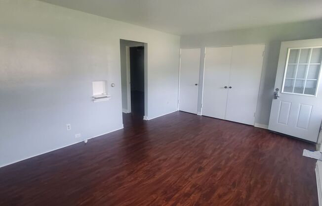 1 bed, 1 bath, 700 sqft, $799, Unit 9