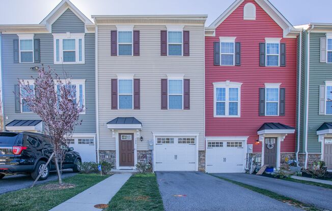 Beautiful 3 BR/2.5 BA Townhome in Brooklyn Park!