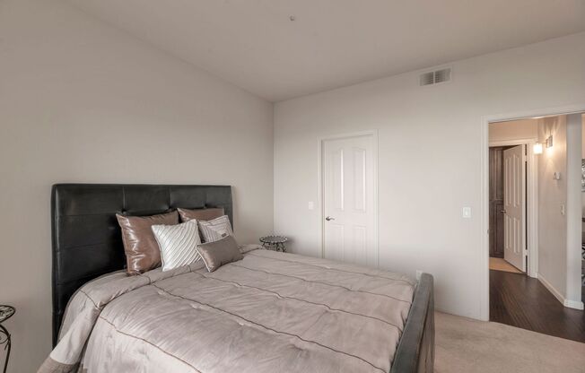 2 beds, 2 baths, $1,845, Unit Unit 1051