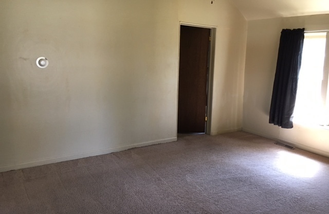 2 beds, 1 bath, $1,750