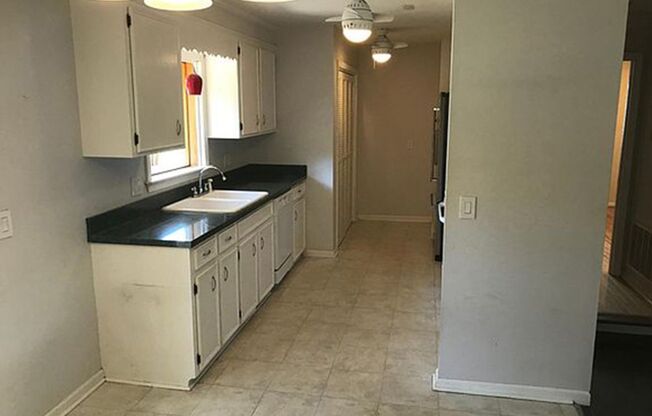 3 bed /2 bath convenient to USC in Melrose Heights