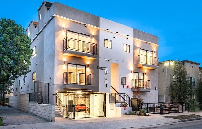 Make this Modern Townhouse in Westchester your new home!