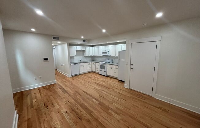 2 beds, 1 bath, 750 sqft, $1,999, Unit 5637 Hobart St.#23