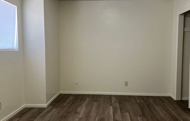 1 bed, 1 bath, $950, Unit 8