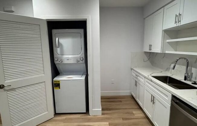 Studio, 1 bath, 390 sqft, $1,625, Unit 100