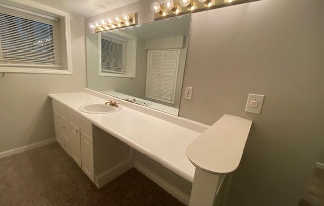 2 beds, 2 baths, 1,000 sqft, $1,650, Unit 29