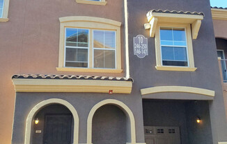 Spacious 2 Story Townhome in Gated Community w/Pool