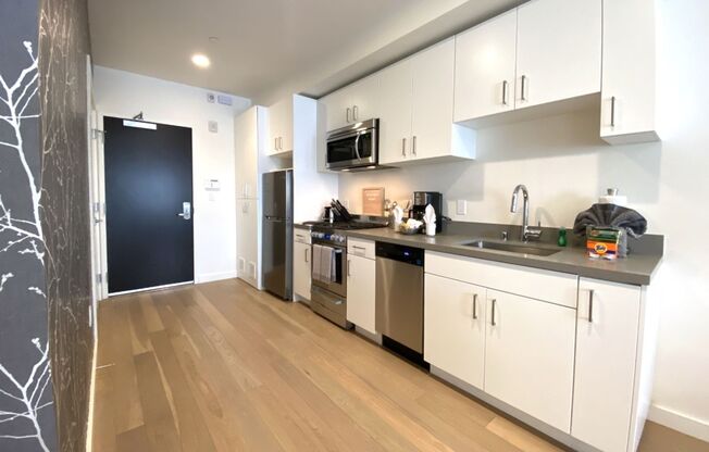 1 bed, 1 bath, $2,695, Unit The Sutherland