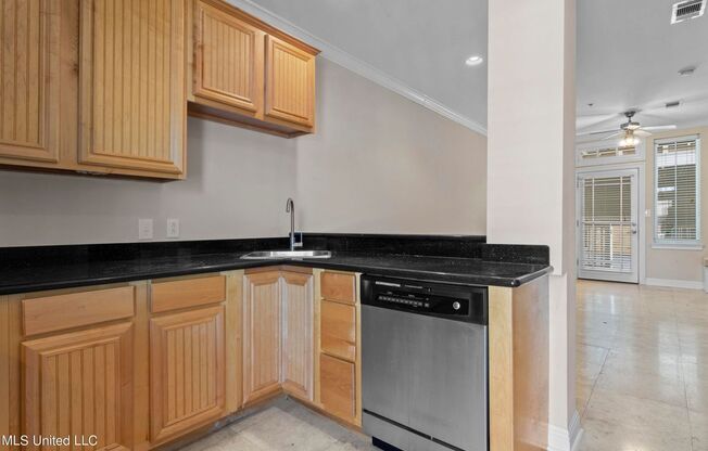 DOWNTOWN OS - 2 BED 1.5 BATH - CLOSE TO RESTAURANTS & NIGHTLIFE