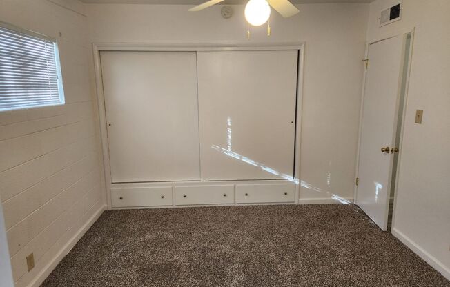 2 beds, 1 bath, $1,300