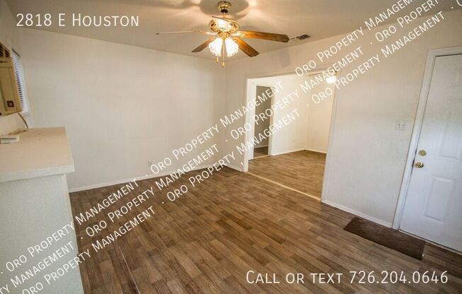 2818 E HOUSTON