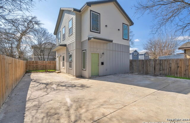 1528 LAMAR ST