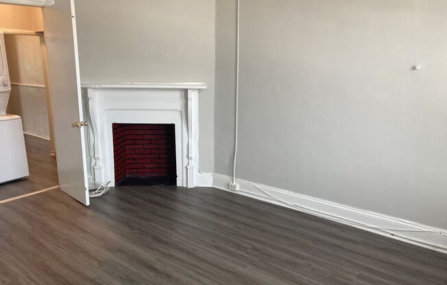 1 bed, 1 bath, 700 sqft, $1,349, Unit 42-3