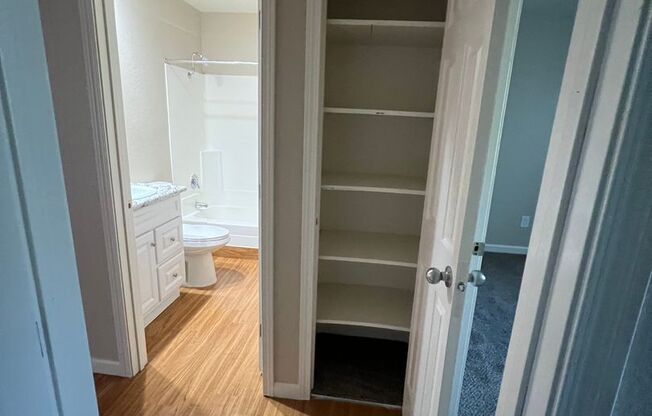2 beds, 1 bath, 760 sqft, $1,229, Unit 162