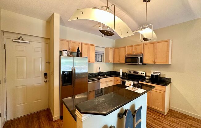 2/2 Apartment Walking Distance from UT