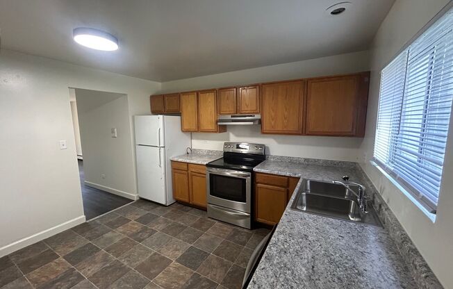 2242 W Nichols