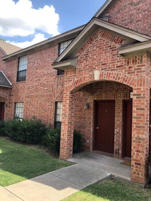 2 BEDROOM 2.5 BATH TOWNHOME