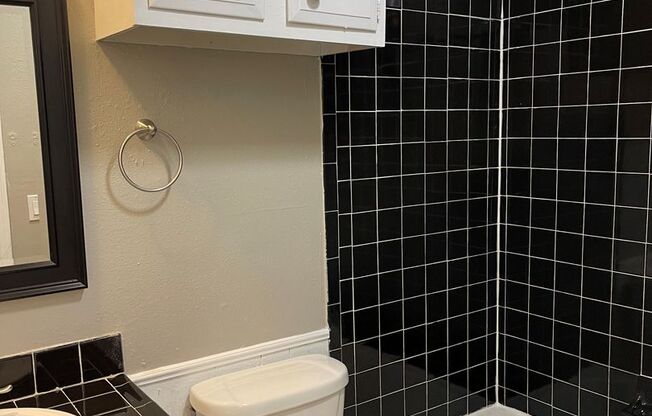 2 beds, 1 bath, 875 sqft, $849, Unit 1200-5