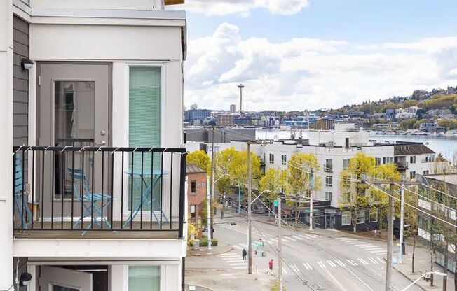 Studio, 1 bath, 256 sqft, $1,350, Unit 705