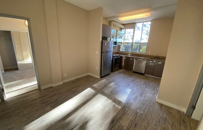 2 beds, 1 bath, 720 sqft, $2,195, Unit 164