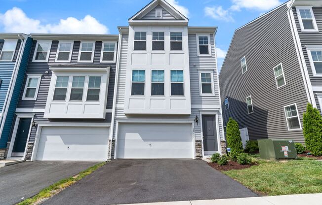Stunning End-Unit Townhome!
