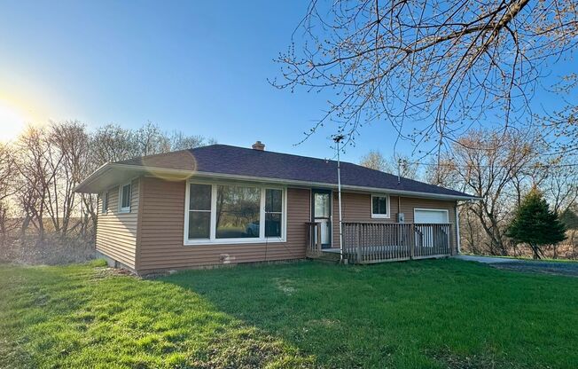 Charming 2-Bedroom Country Home with Garage Near Eau Claire