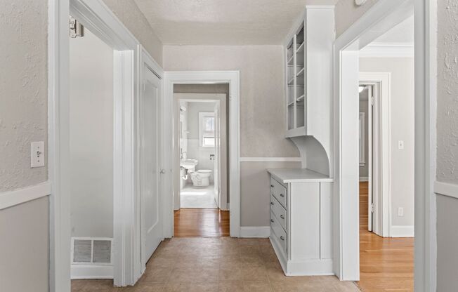 2 beds, 1 bath, 1,300 sqft, $1,295, Unit 5305 Charlotte St. Unit 2