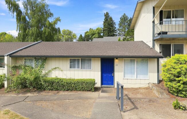 3 beds, 1 bath, 864 sqft, $1,895, Unit 15