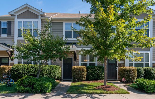 Cozy 2 bedroom townhome nestled in Brightleaf At The Park