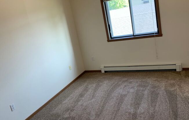 2 beds, 1 bath, 900 sqft, $875, Unit 211