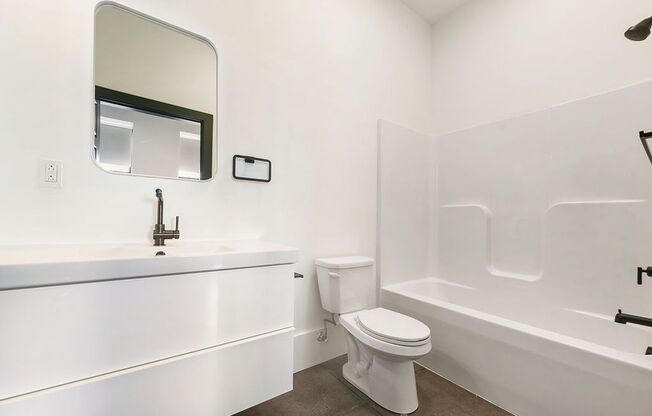 1 bed, 1 bath, 400 sqft, $1,350, Unit Schwab Industrial-005