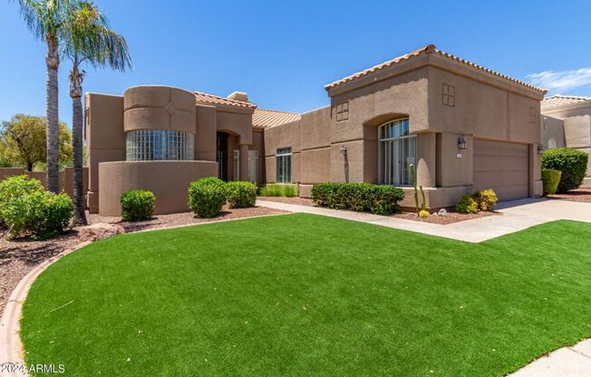 BEAUTIFUL 3 bedroom, 2 bath, 2241 SF rental opportunity in Scottsdale!