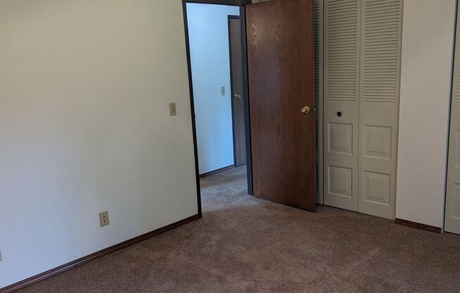 2 beds, 1 bath, 970 sqft, $1,199, Unit FB   4037