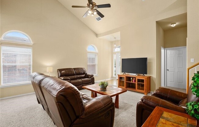 921 GENTRY DR