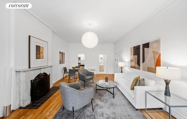120 E 19 ST