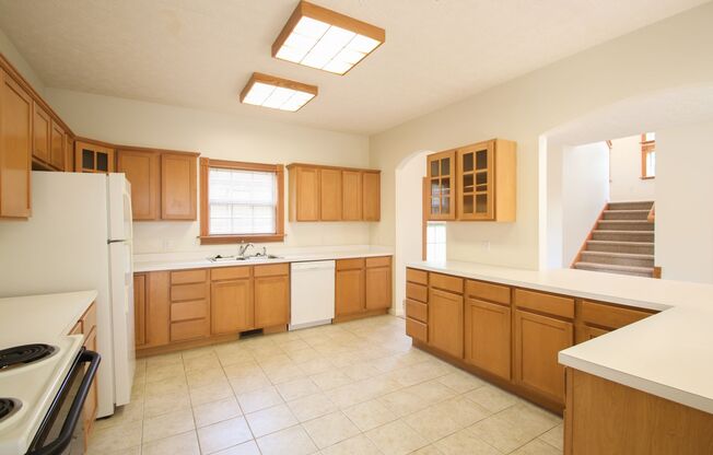 2 beds, 2 baths, 1,850 sqft, $2,285