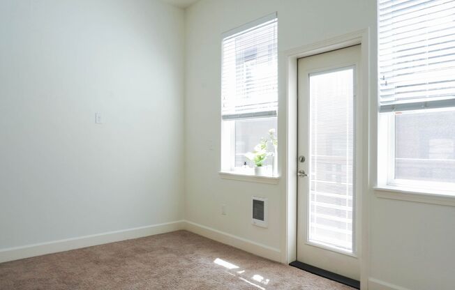 Studio, 1 bath, 255 sqft, $899