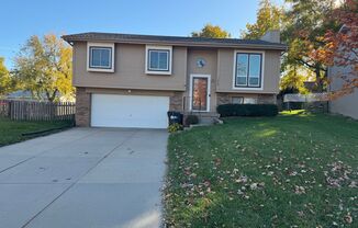 Updated 3-Bedroom Home Near Standing Bear Lake
