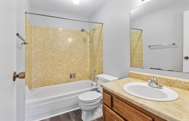 2 beds, 1.5 baths, 960 sqft, $1,395, Unit 12