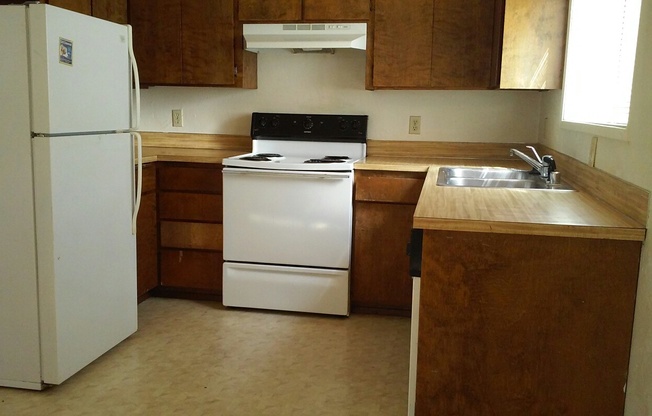 2 beds, 1 bath, $1,295, Unit 04