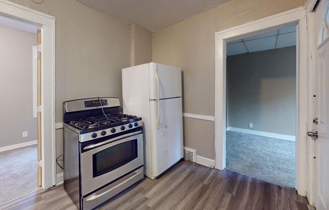 2 beds, 1 bath, 735 sqft, $950, Unit Unit 3