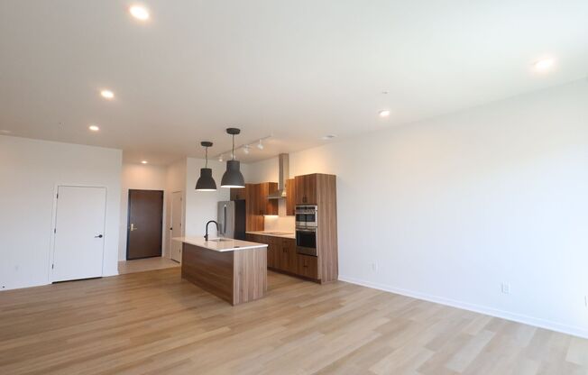 2 beds, 2 baths, 1,245 sqft, $2,750, Unit 916