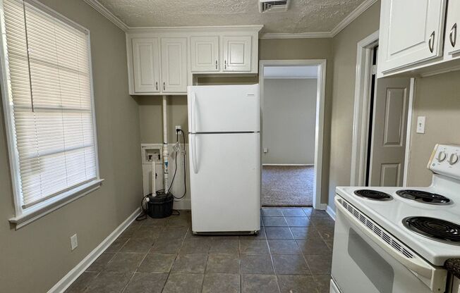 3 beds, 1 bath, $995