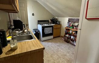 2 beds, 1 bath, $995, Unit 1016