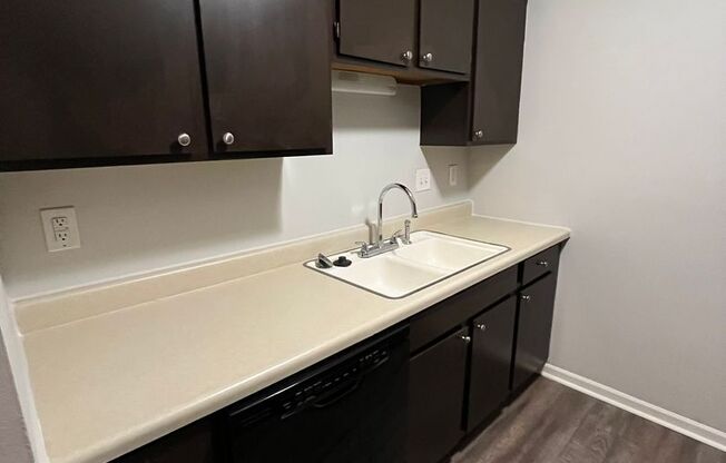 2 beds, 1 bath, 775 sqft, $905, Unit 354B