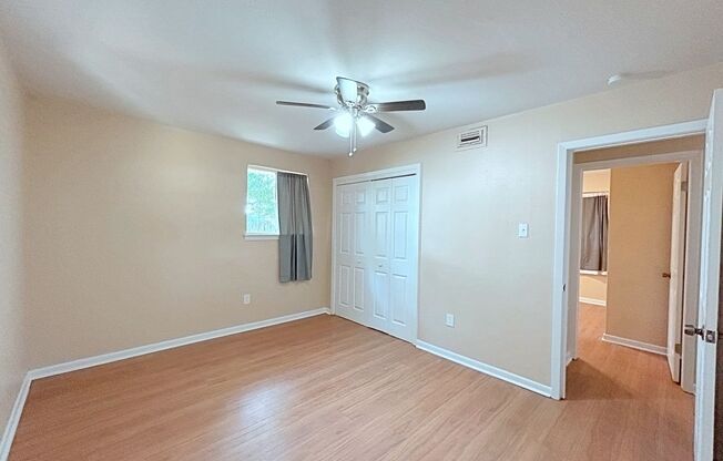 3 beds, 1 bath, $1,100