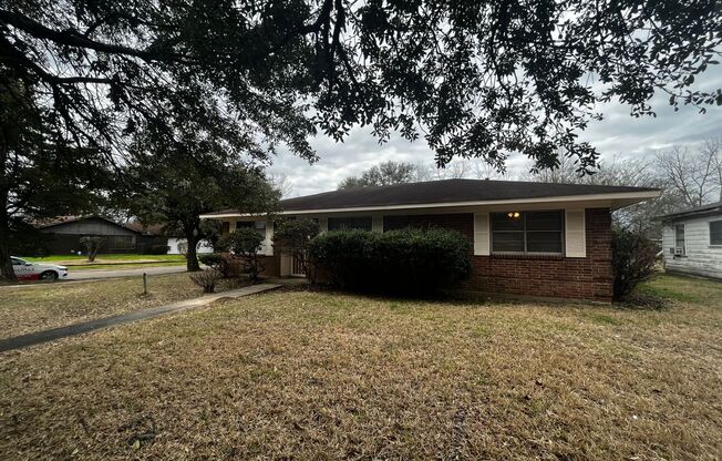 Half off the first Full Months rent! Section 8/Housing Voucher Accepted.. Large corner lot